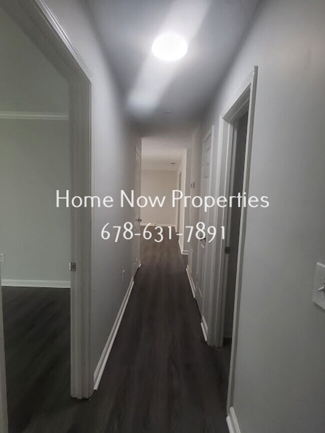 Building Photo - Spacious 4BR Home + Bonus Rooms in Mainstr...