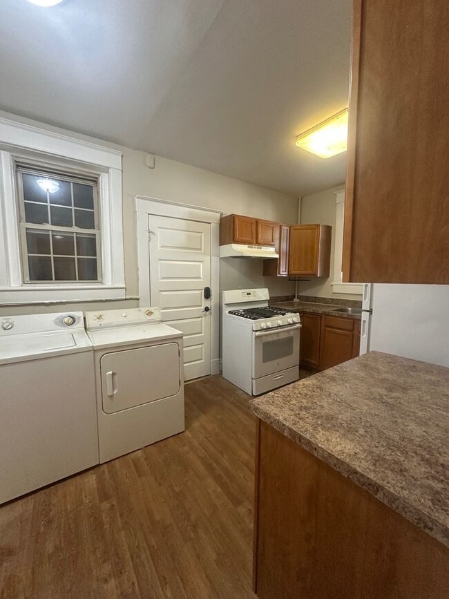 Building Photo - Adorable Condo in Ghent!