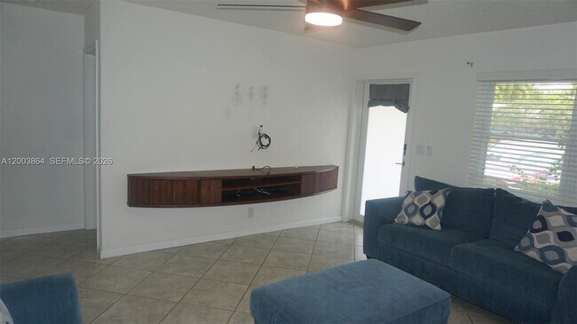 Building Photo - 853 NE 37th St