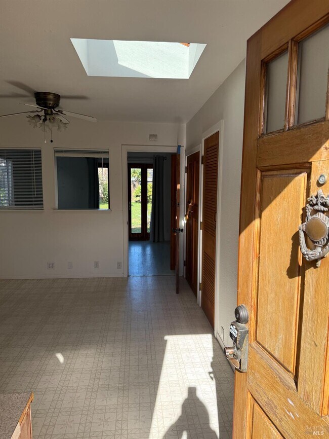 Building Photo - 472 Church St