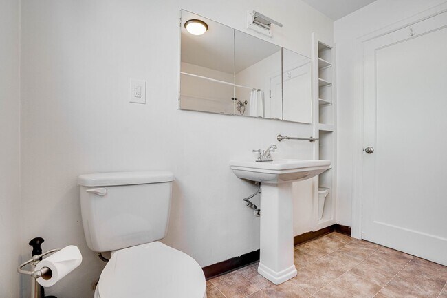Building Photo - 3221210