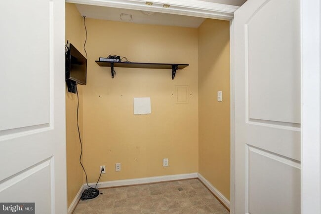 Building Photo - 151 Brynwood St