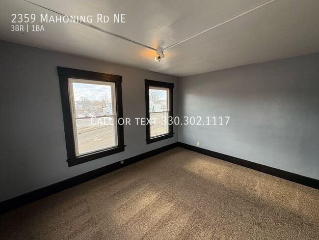 Building Photo - Large three bedroom one bathroom duplex fo...