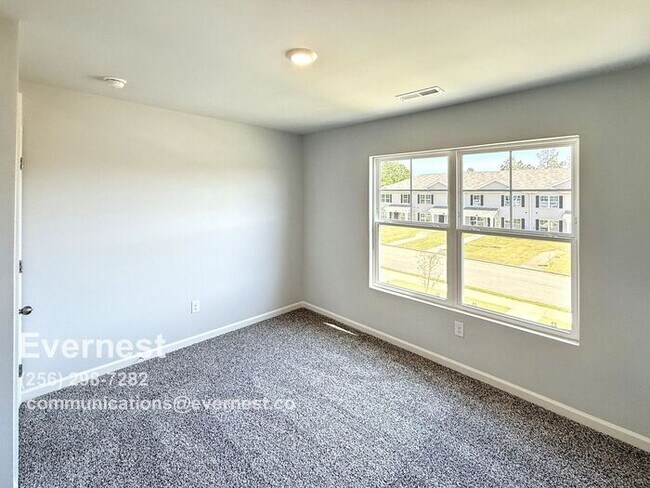 Building Photo - 3-Bedroom, 2.5-Bathroom Townhouse in a Pri...