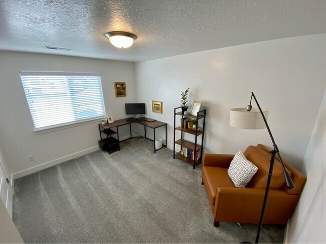 Building Photo - North Point Townhome