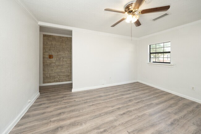 Building Photo - 9526 Nyssa St