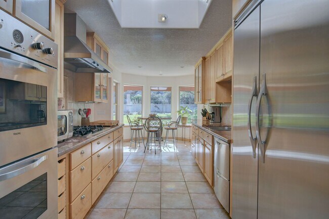 Building Photo - Executive 4 bedroom NE Heights home
