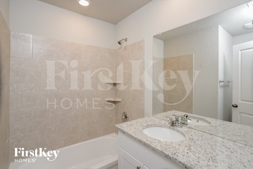 Building Photo - 14914 Bog Mill