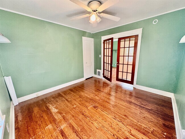 Building Photo - 211 Dudley Ave