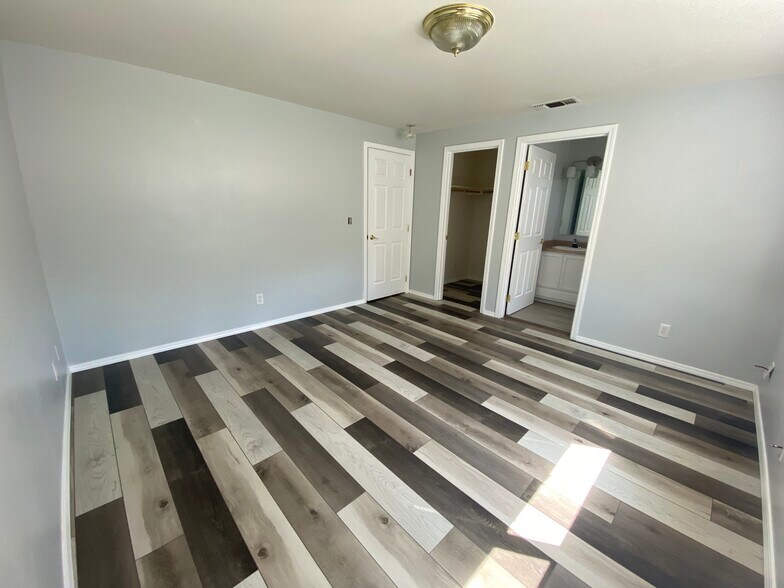 Master Bedroom - 1107 Niantic St