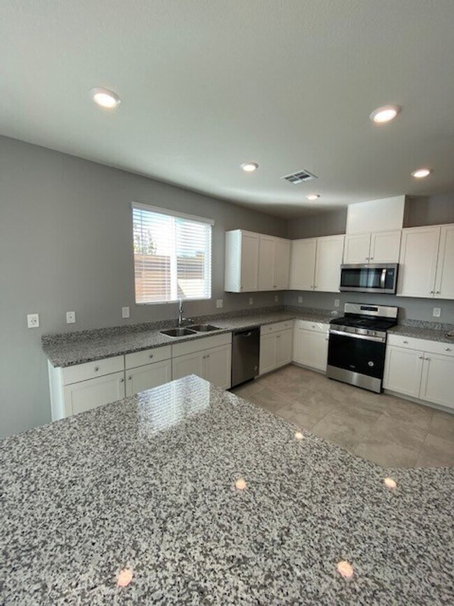Building Photo - Modern North Las Vegas Townhome with Granite Countertops, Covered Patio & Open-Concept Living