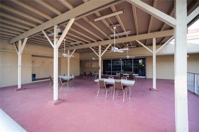 Building Photo - 404 NW 68th Ave