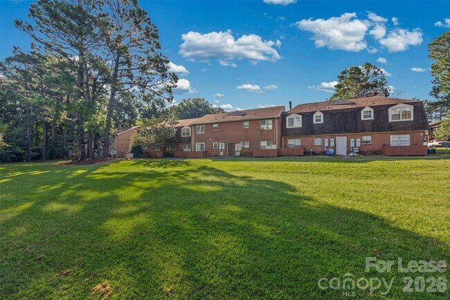 Building Photo - 5805 Hunting Ridge Ln