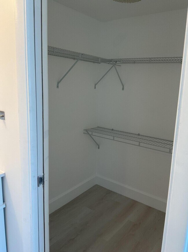 Building Photo - 2425 Presidential Way