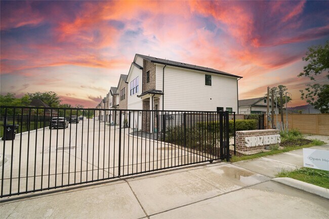 Building Photo - 5831 Outer Banks St