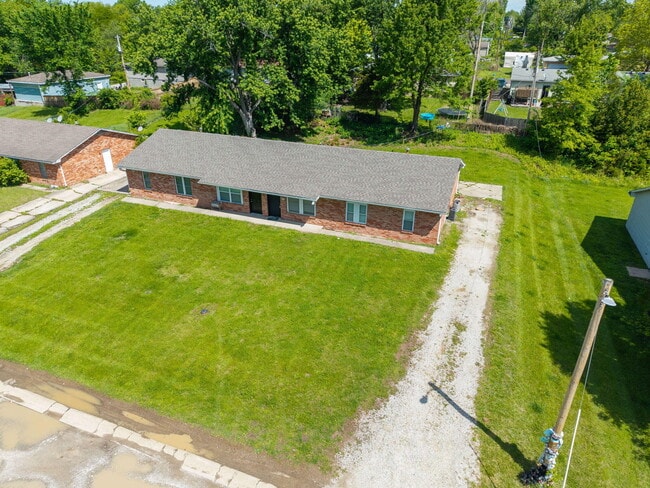 Building Photo - 2601 E Oakbrook Dr