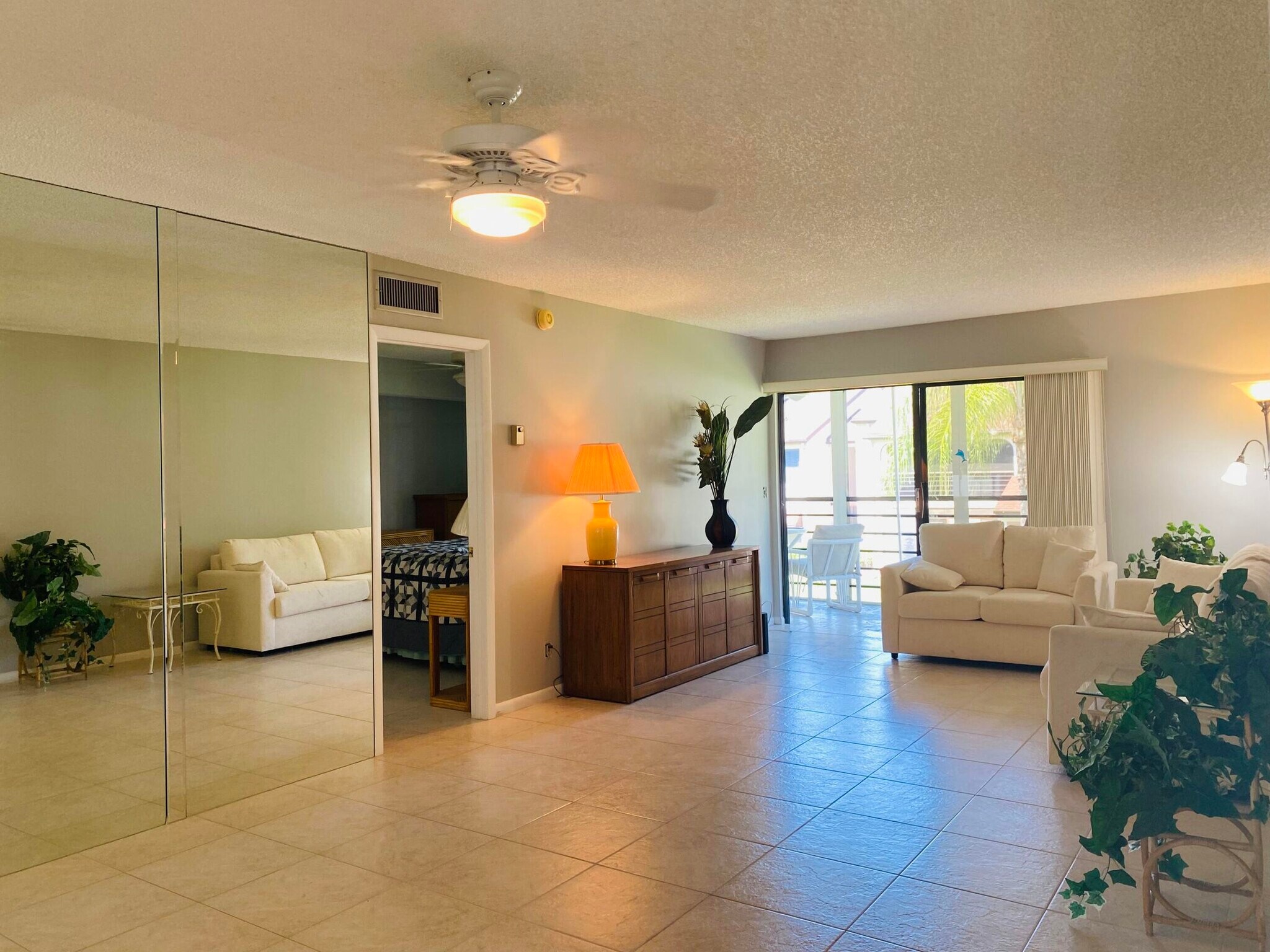 Building Photo - 5040 Rose Hill Dr