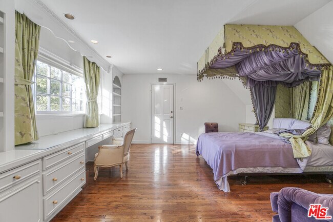 Building Photo - 821 Whittier Dr