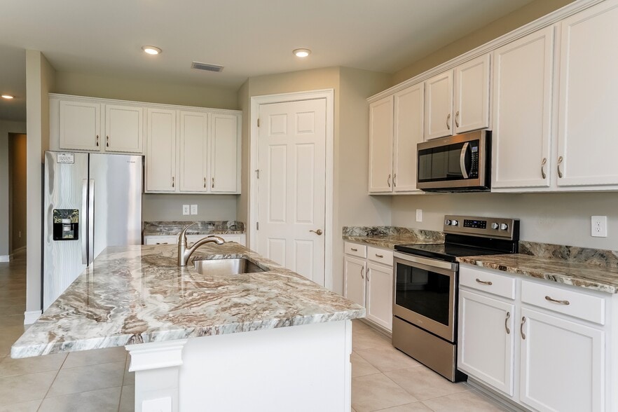 Building Photo - 603 Vinca Rosea