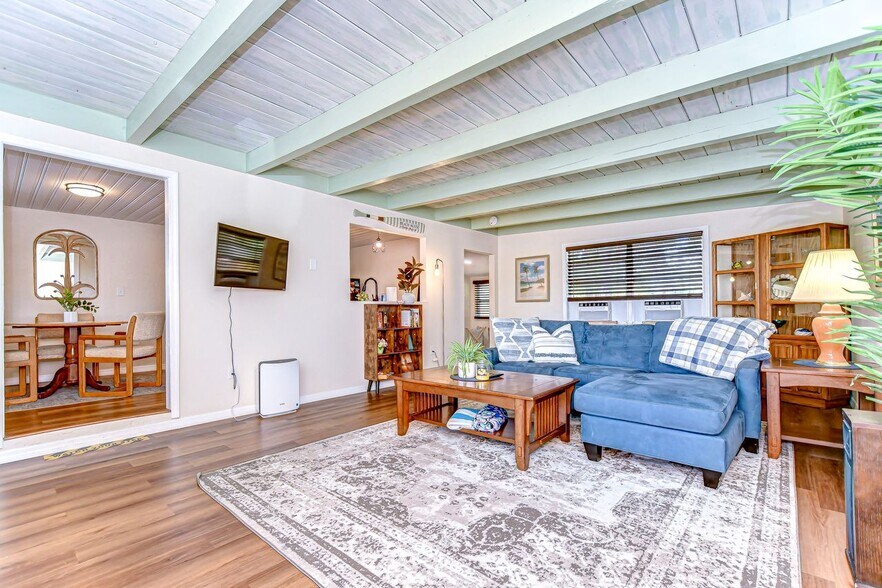 Welcome the Blue Heron - we hope you find our home comfortable during your stay. - 5114 33rd St E