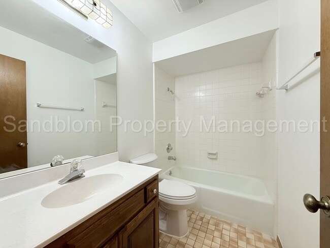 Building Photo - For Lease | South Tulsa Duplex | Available Now!