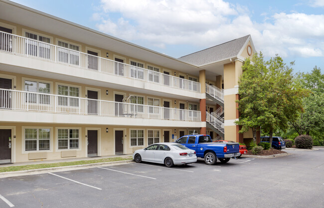 Building Photo - Furnished Studio-Fayetteville - Owen Dr.