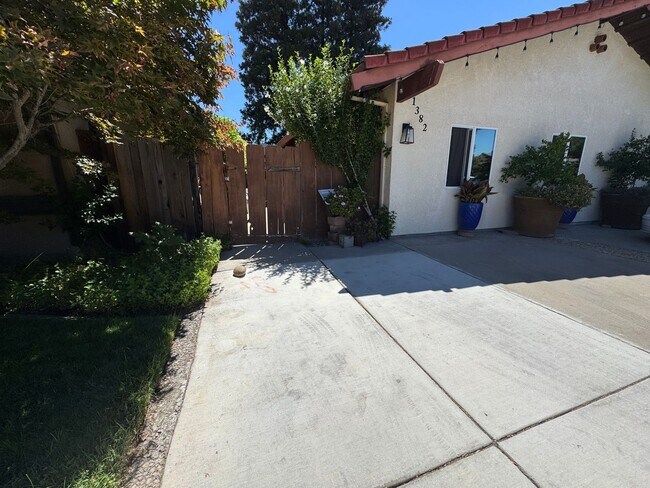 Building Photo - 1382 Estates Dr