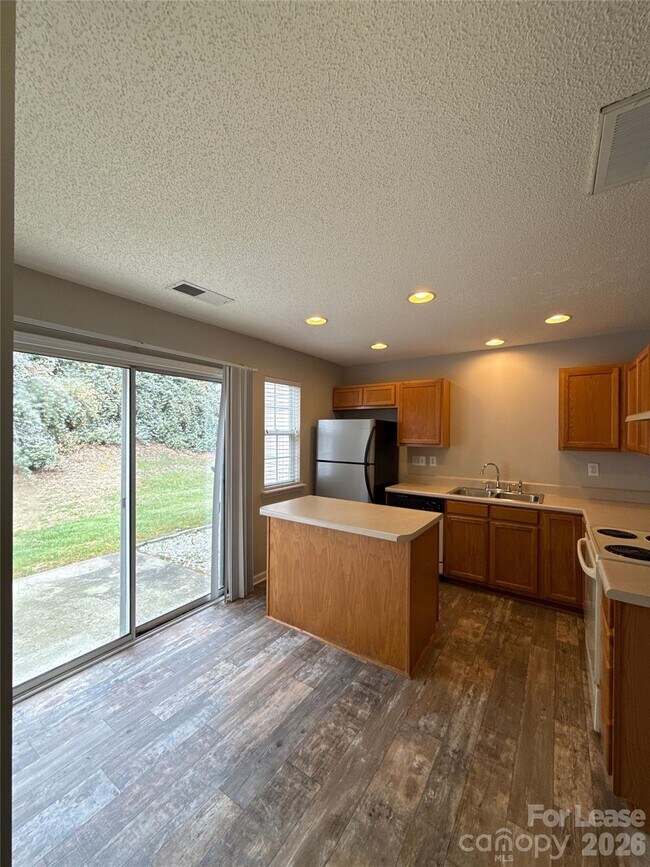 Building Photo - 12053 Bragg St