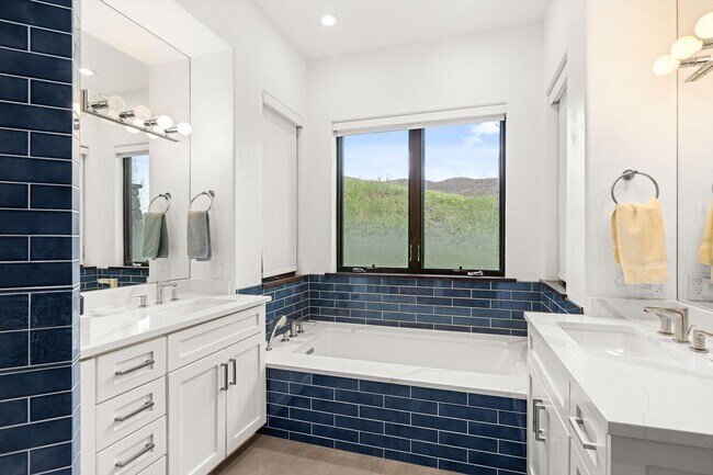 Building Photo - 875 Horse Ranch Dr