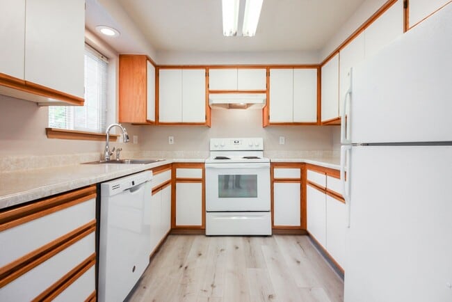 Building Photo - 2739 SW Jasmine Pl