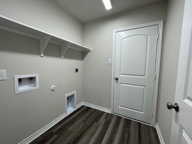 Building Photo - 7726 Merry Oaks Cv