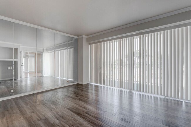 Building Photo - 3111 Bel Air Dr