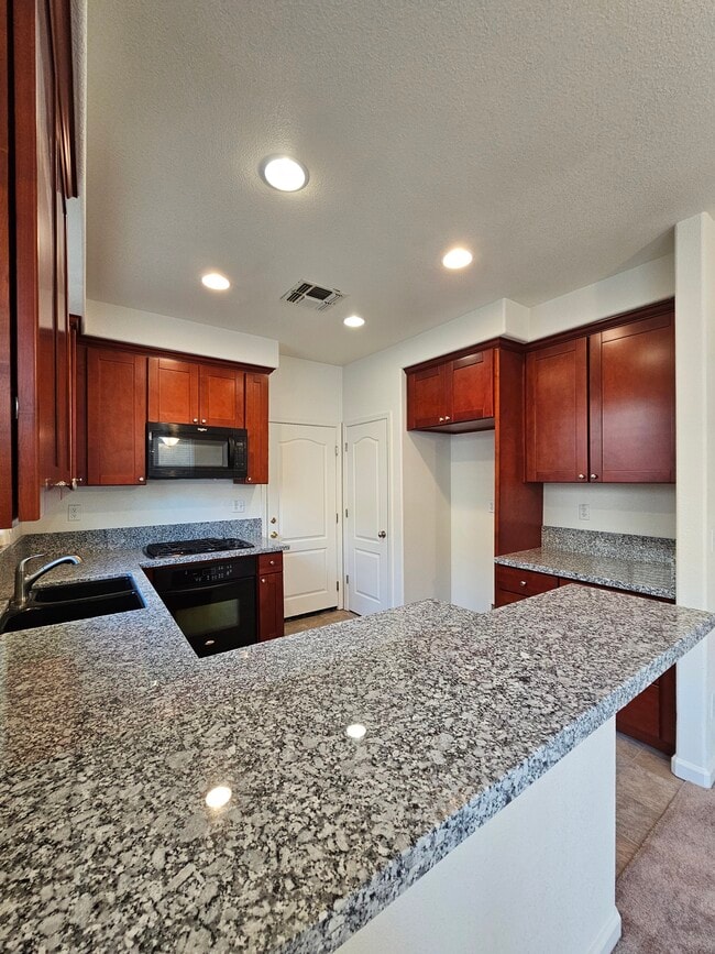 Building Photo - 8 Halsey Pl