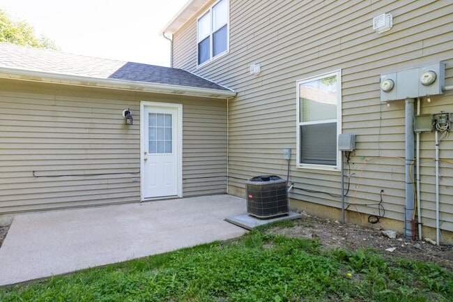 Building Photo - 5005-5007 Carrie Ridge Dr.