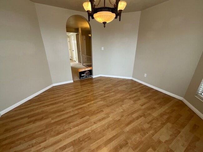 Building Photo - 5 bedroom 3 bath Home 2 car garage- Small dog friendly