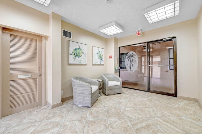 Building Photo - 995 N Hwy A1A