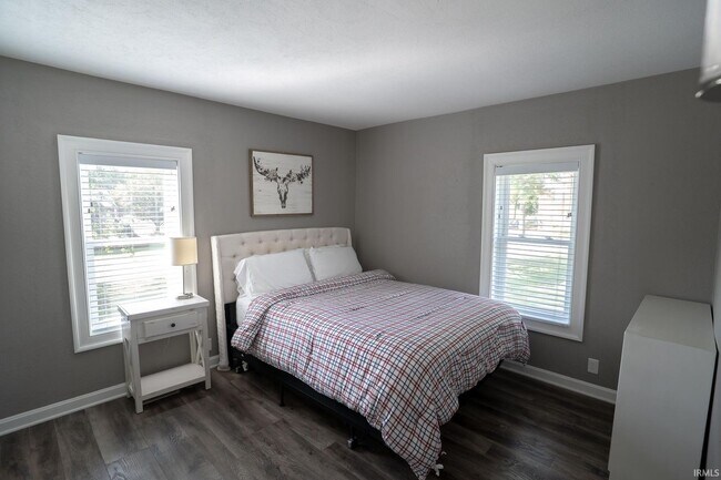 Building Photo - Blue Bungalow on the Northside