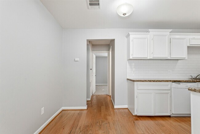 Building Photo - 4931 Junius St