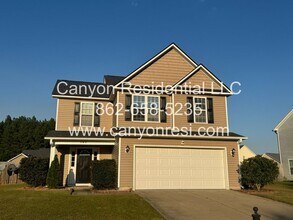 Building Photo - Spacious 3-Bedroom Home for Rent in Raeford