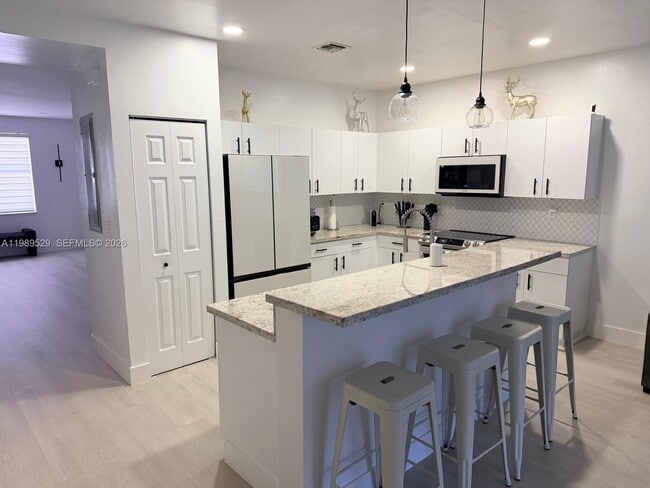 Building Photo - 1022 NE 42nd Terrace