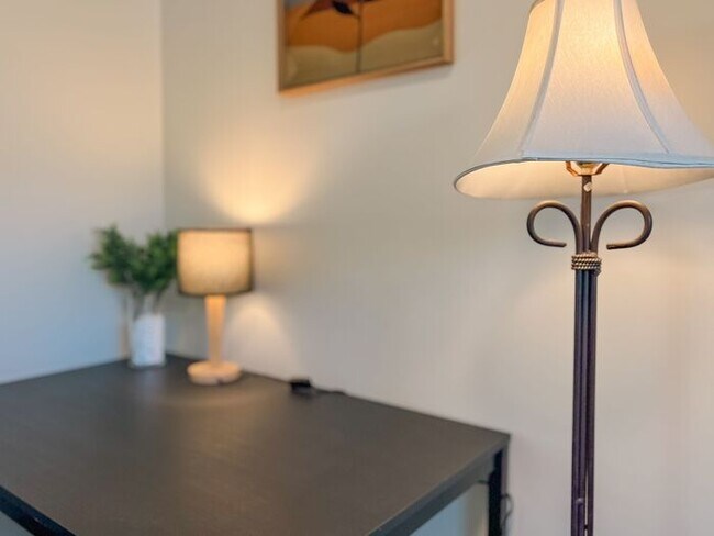 Building Photo - Modern Retreat with Spacious Yard & Cozy Interiors