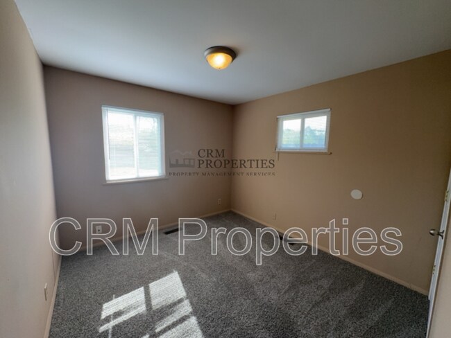 Building Photo - 2400 Balmoral Blvd