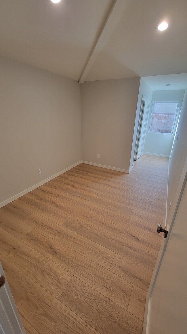 Building Photo - 738 Locust St