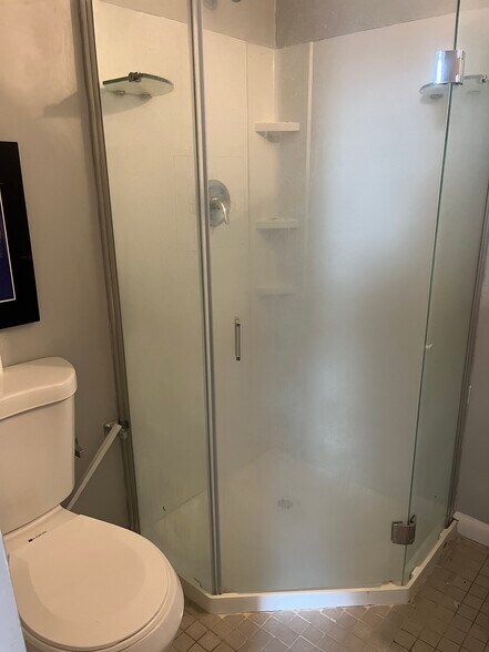 Building Photo - 491 Valley St