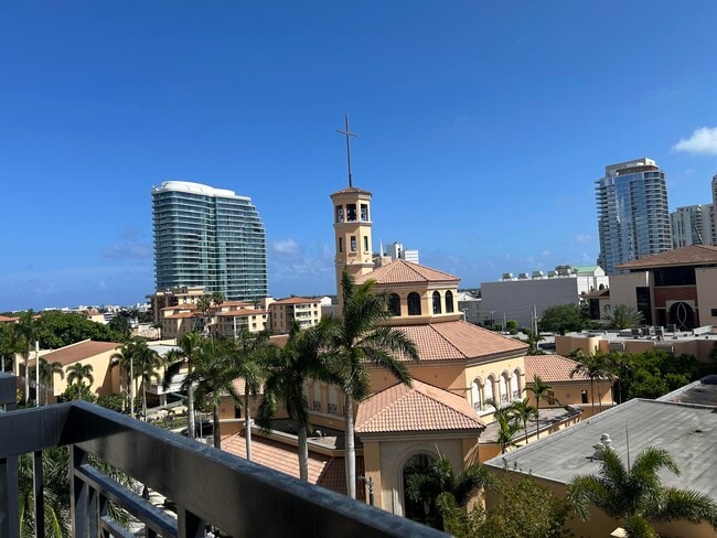 Building Photo - 801 S Olive Ave