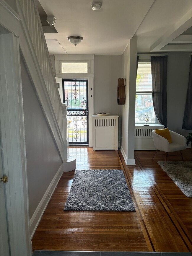 Building Photo - Charming 3BR Townhome in Baltimore Lake Montelbello