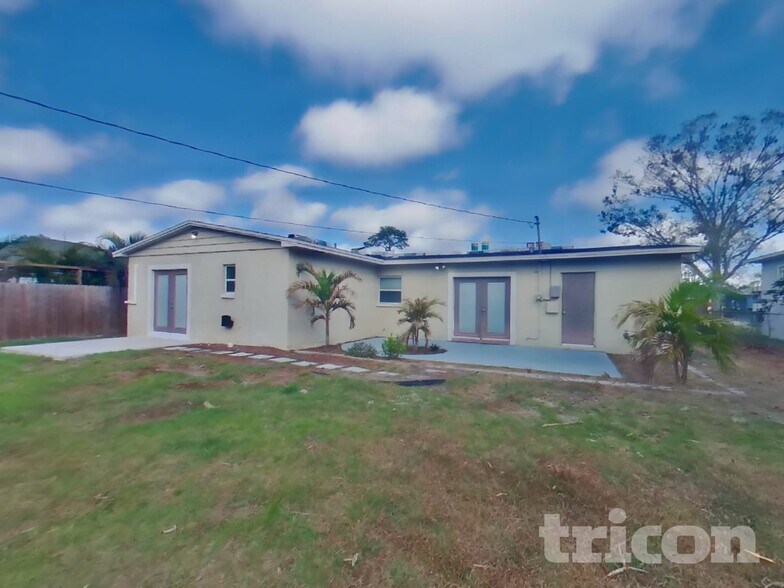 Building Photo - 5834 5th Ave S