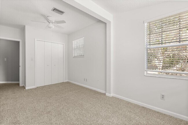 Building Photo - 742 N Westmoreland Dr