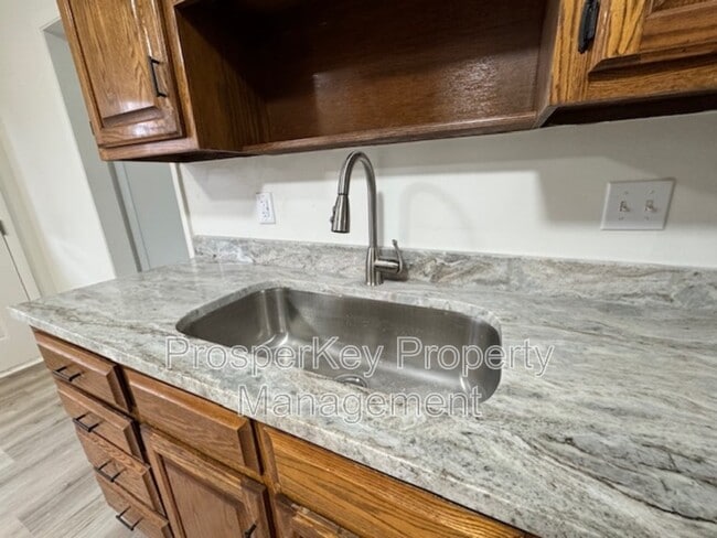 Building Photo - 3021 Emory St