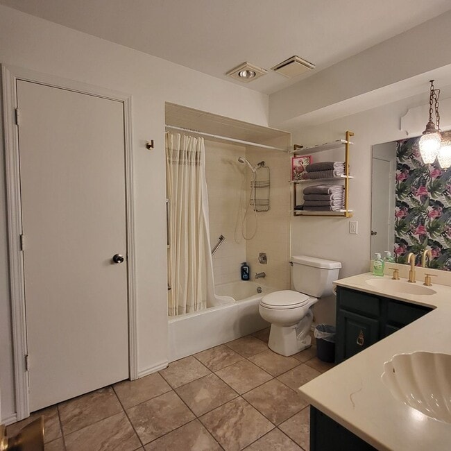 Building Photo - Furnished Rental for Lease